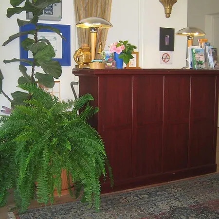 La Fontaine Hotel